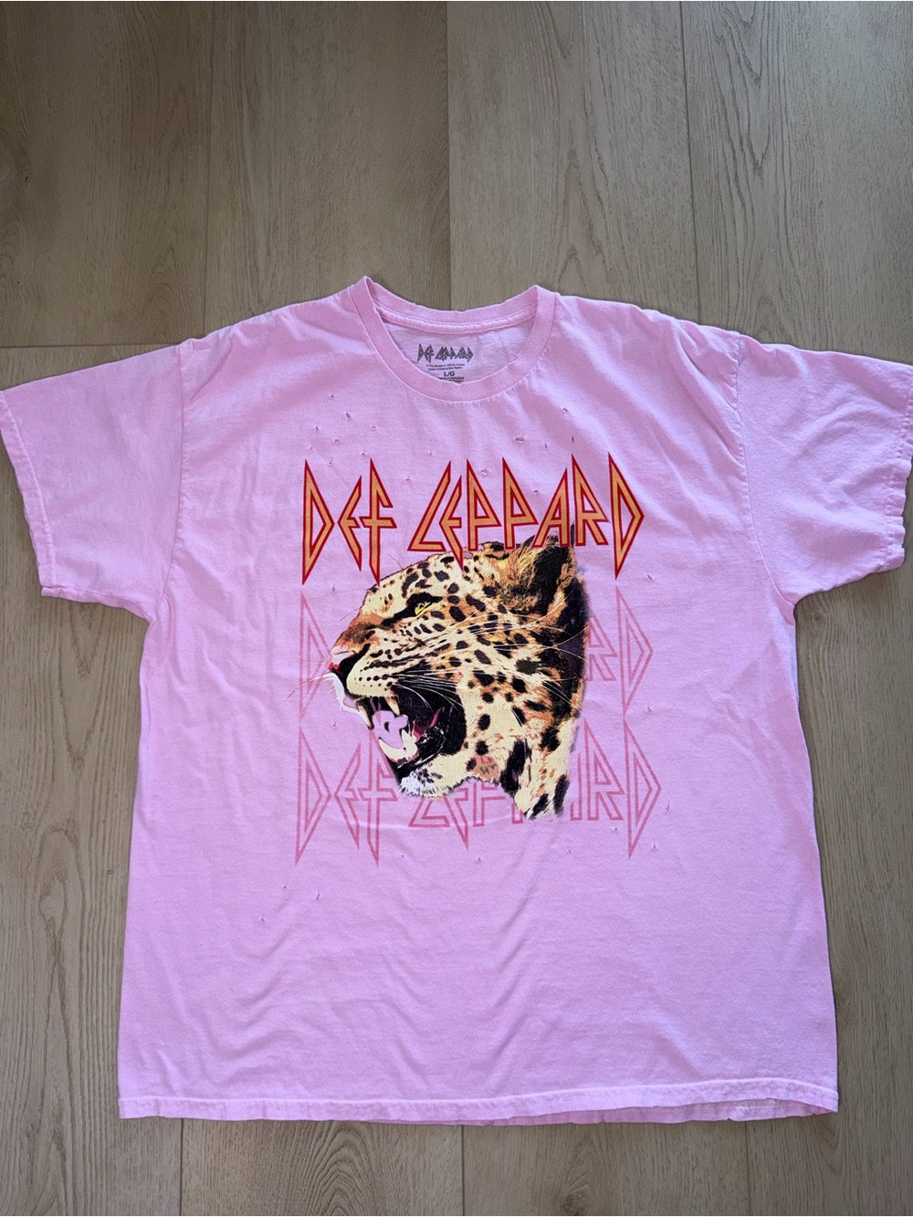 Def Leppard Leopard Pink Distressed Graphic Tee - Size Large